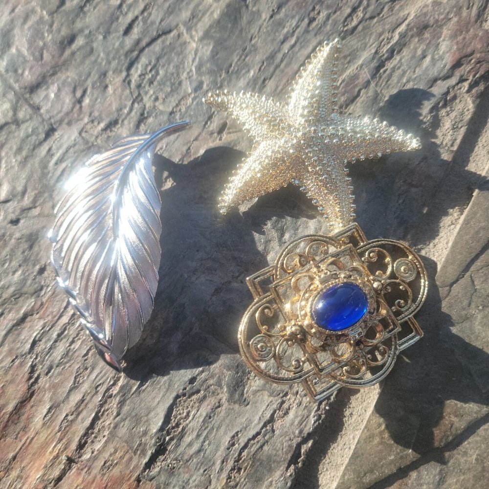 Lot of vintage brooches